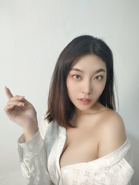🦋Striking Asian girl🦋