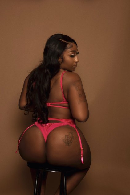 100% Real Freaky massive booty African Goddess ! Available to Play 24/7 💦
