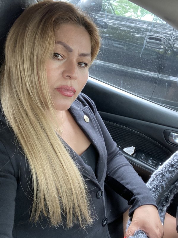Hola mis amores disponible en lehigh
