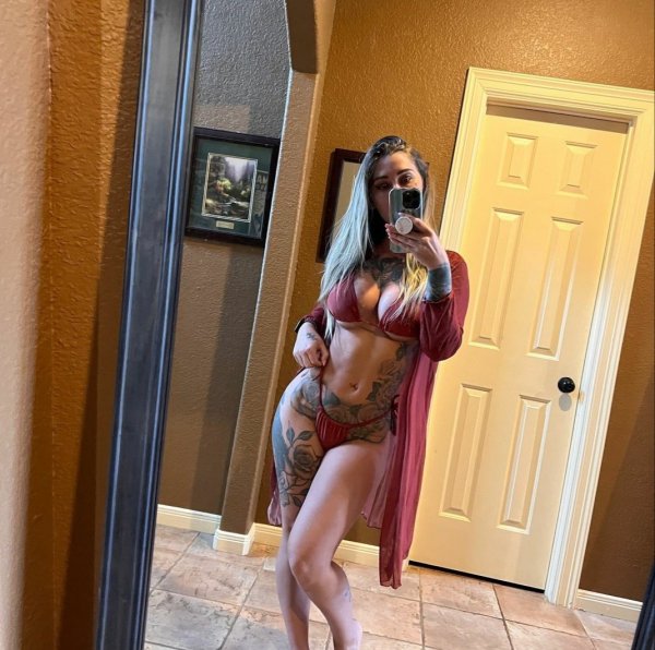 Available for both incall and outcall service🥵 🤗 🥰💋💋
