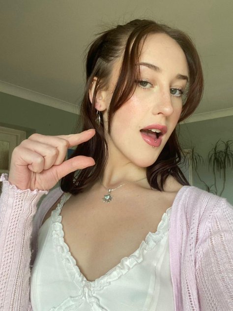 I’m available for both incall and outcall service , also sell contents
