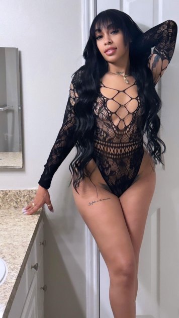 Sweet chica latina muy caliente hago muy bien mi trabajo
