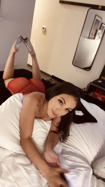 Let Me Cater To Your Needs🥰😘💦
