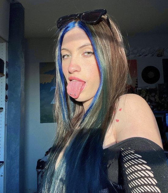 AM AVAILABLE FOR BOTH INCALL AND OUTCALL SERVICE ALL 3 HOLES ARE UNCOV
