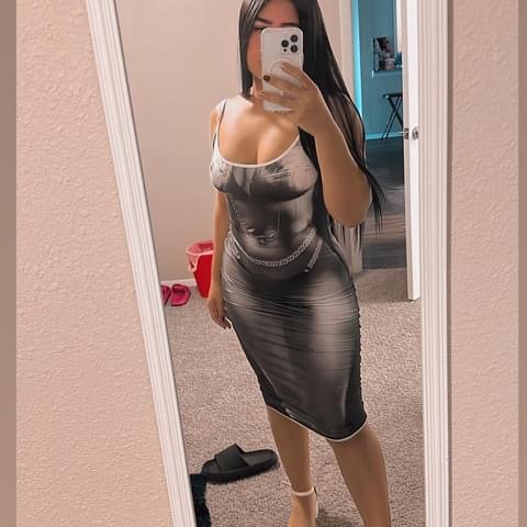 Amante sweet y muy caliente con curvas para disfrutar con placer
