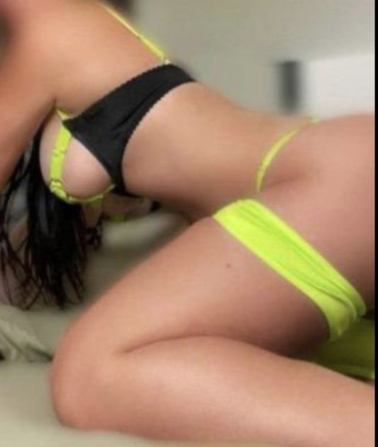 Attractive Colombiana - 2132922738
