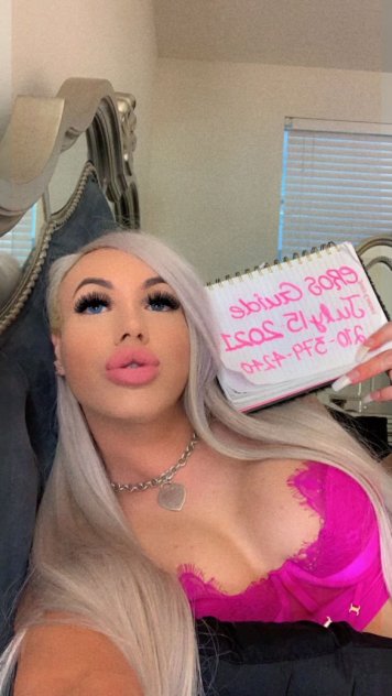 HOUSTON’S HOTTEST PLATINUM transsexual Doll
