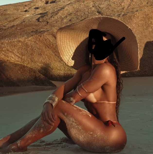 Charming fit goddess to pleasure you
