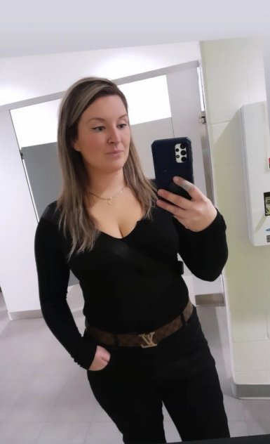 I’m available now both incall and outcall and I sell content
