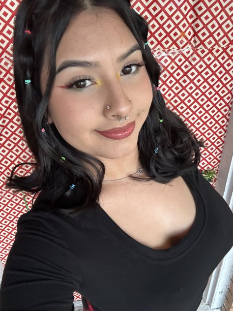 Cutie 👑 PRINCESS 📍🍑FACETIME/DUO FREAK SHOW• Can i JIGGLE schlong
