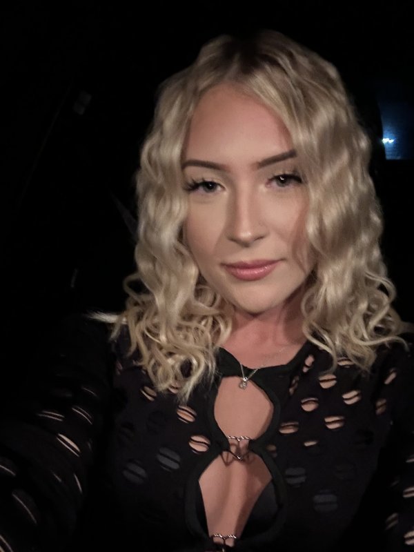 Blondie Bombshell slut girlfriend woman Next Door
