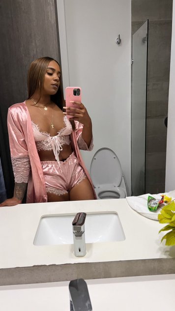 Colombian skank gf broad Available💦🍒
