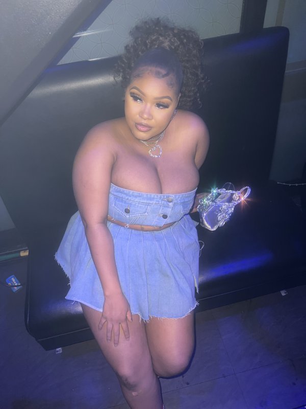 Pretty Soothing, & Welcoming Bombshell Highly Skilled With A+ Talent
