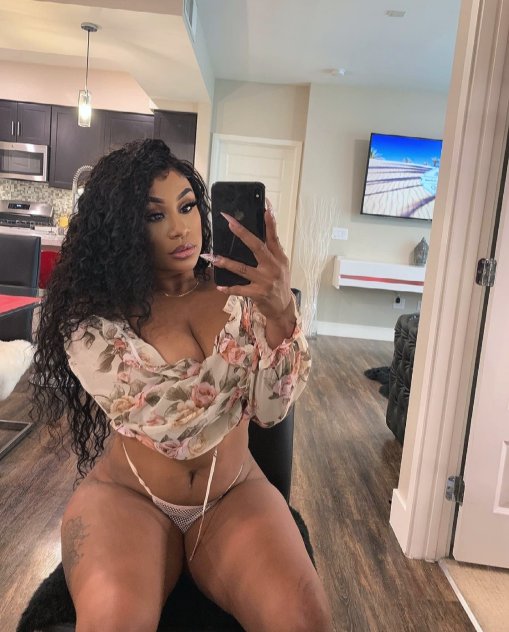 Your wett Hawaiian Dream doll 💕
