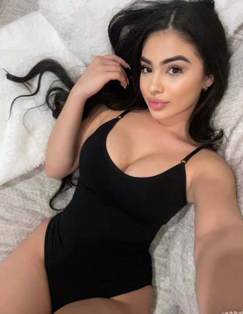 Latina hottie Outcall Only!! Have Me Over!
