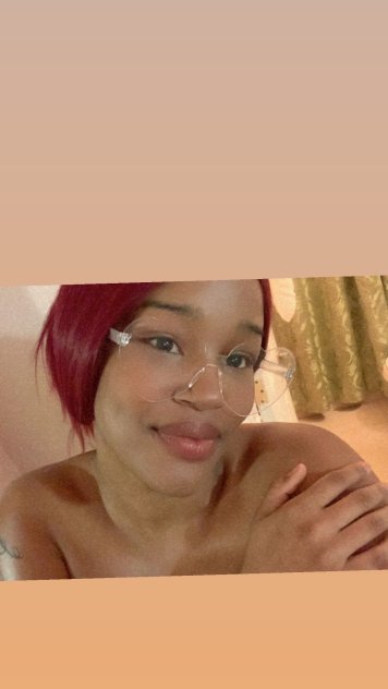 Tu mulata rica papi la tengo apretada ven y lo pasamos rico bb
