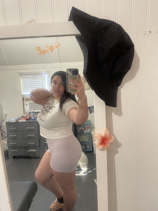 Im a female escort ready for quick hookup Snap: sexyshy6070
