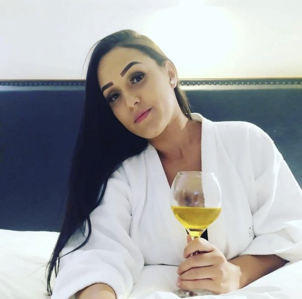 Hey I’m available for both incall and outcall services
