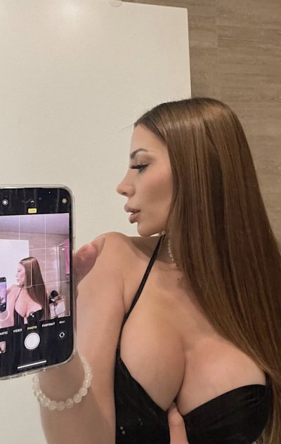 I’m available for hookup both incall and outcall❤️😘
