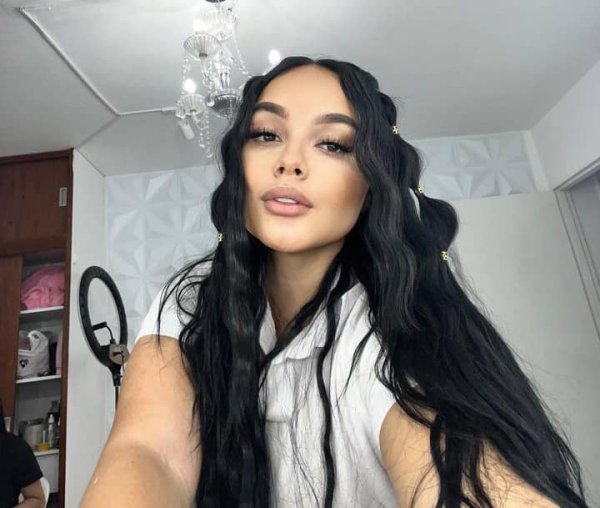 AVAILABLE FOR BOTH INCALL AND OUTCALL SERVICE ALL 3 HOLES ARE UNCOVER
