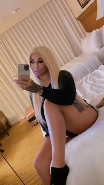 Naughty Nikki wants to play
