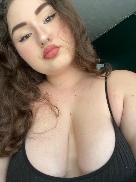 Fine sweety Queen🔥 Available for Incall & outcall hangouts or 🚗car fun
