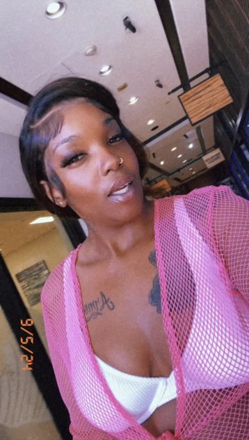 Chocolate covered promise 🌊🍑
