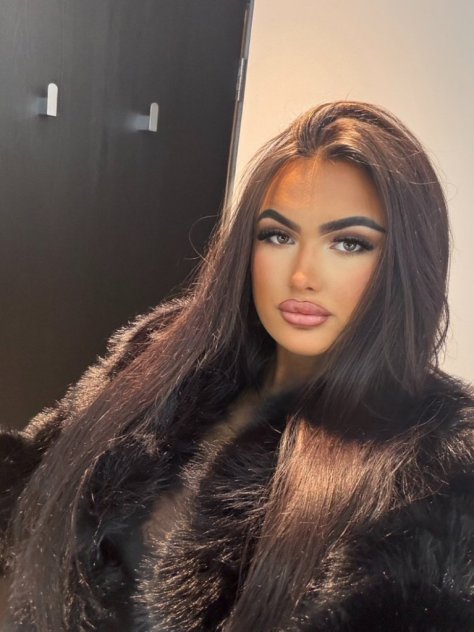 Available for FaceTime fun and Meet up ✅ kinky content also available
