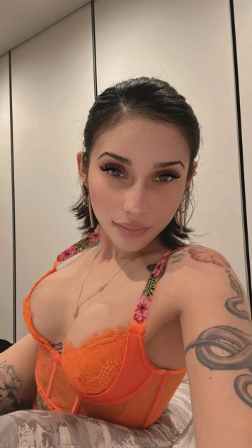 100LBS of FuN ~ skinny Playmate ~ READY to be Your NEW FAVORITE!!
