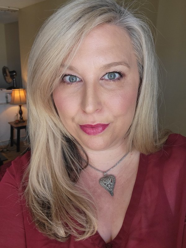 Pretty Curvy blonde Bombshell! INCALL ONLY
