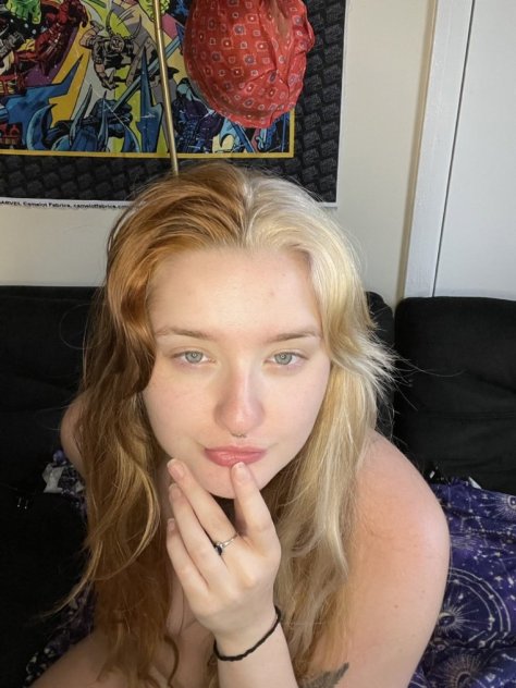 Am available for incall and outcall services SNAPCHAT: sexyfreakyjuicy
