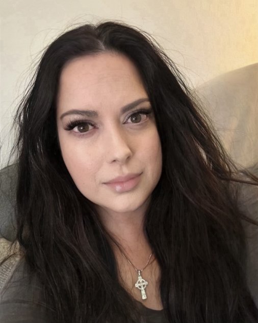 Irish lass, urban courtesan...private companion...fetishist...kinkster
