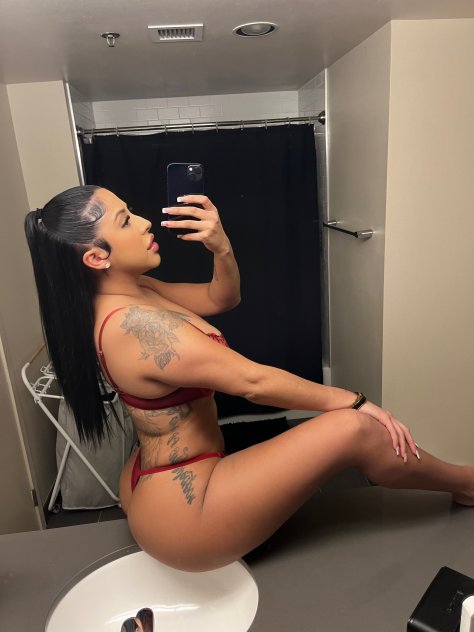 Busty hispanic Bombshell
