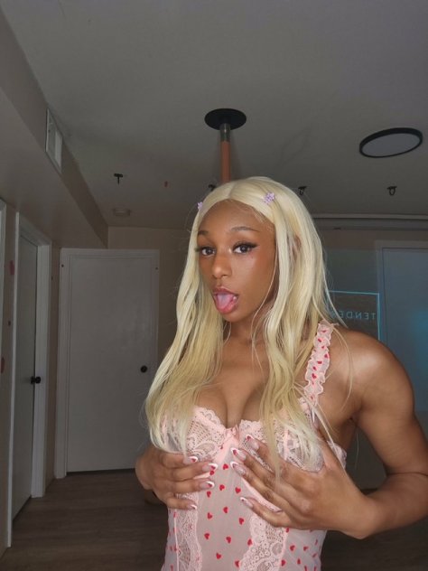 Hot and down to satisfy your fantasies😻😚
