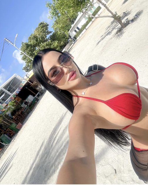 Latina lady girlfriend woman 24/7 i have a friend
