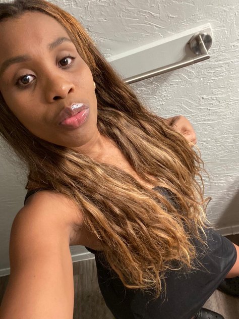 Hispanic bella y charming
