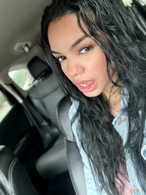 Hello, how is this love, I am a Latin chick gf girl available
