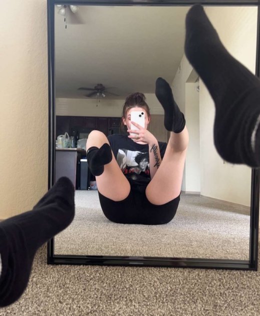 I’m available for hookup ❤️ text me
