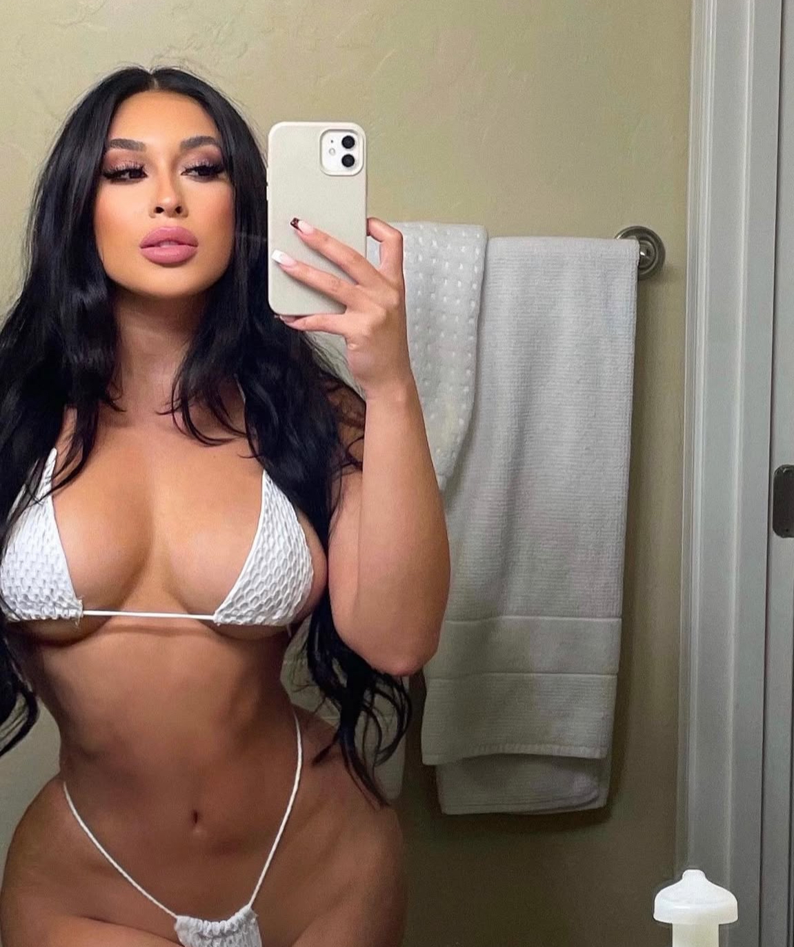 Una mamacita mojadita dispuesta a complacerte en todo!
