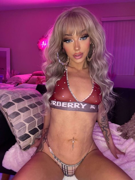 Wide thighs ravishing sweet eyes ❤️
