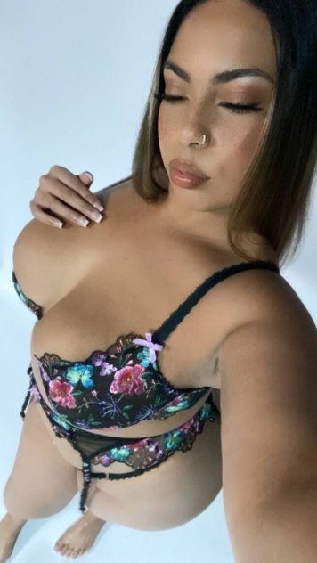 Attractive chick gf chick available for any meeting, call me anytime.
