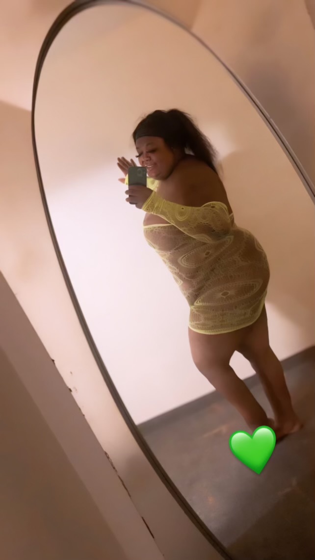 Busty ebony BBW queen willing To do ANYTHING she
