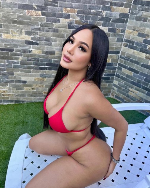 Hola papi soy una chica muy rica colombianita
