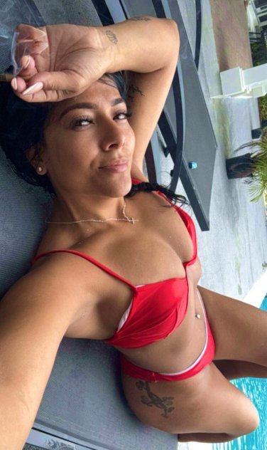 Hit me up if you need a hot slut girlfriend lady
