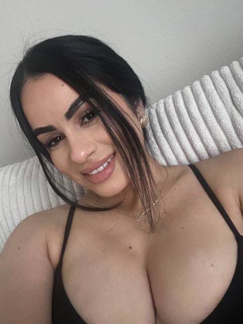 Pearl fine bitch girlfriend girl available I'm ready to comfort you in everything baby
