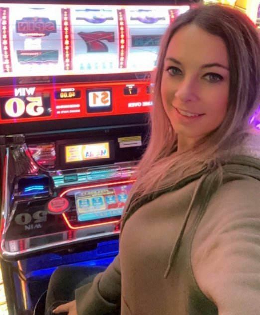 Skank girl chick next door <3
