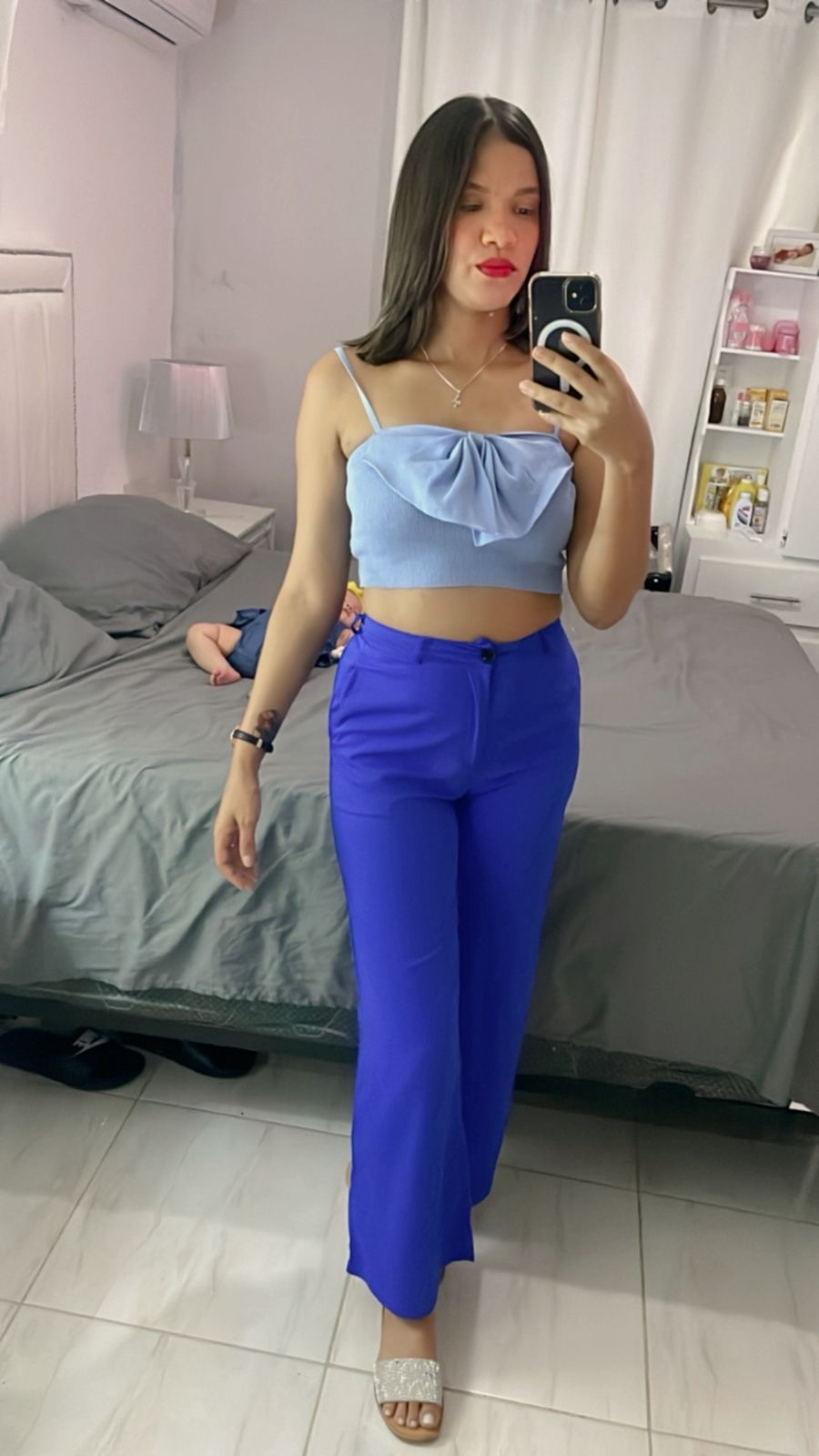 I am Colombian, I only accept cash, call me bb😈😍😋
