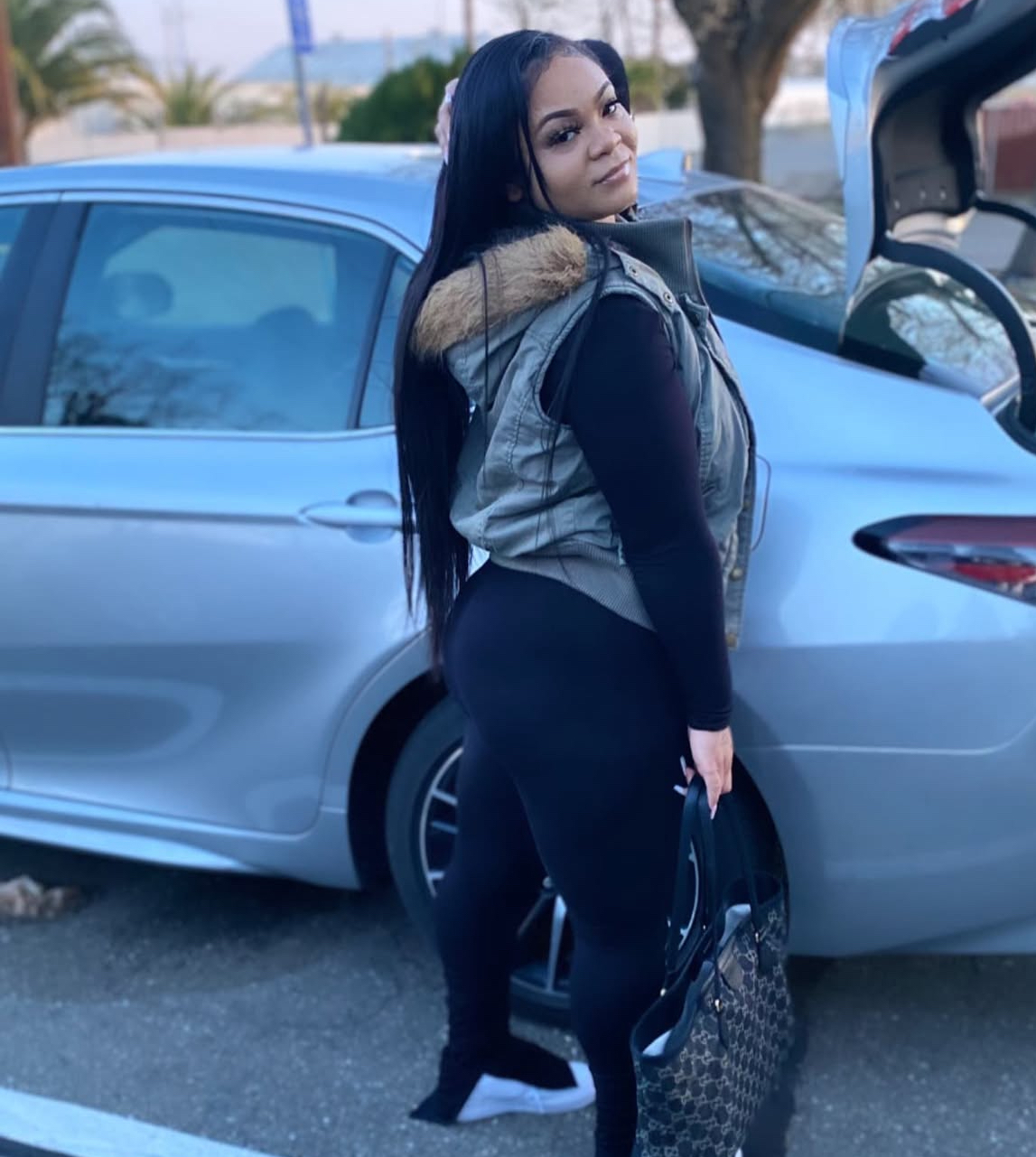 Come clap your balls on my asss🍑
