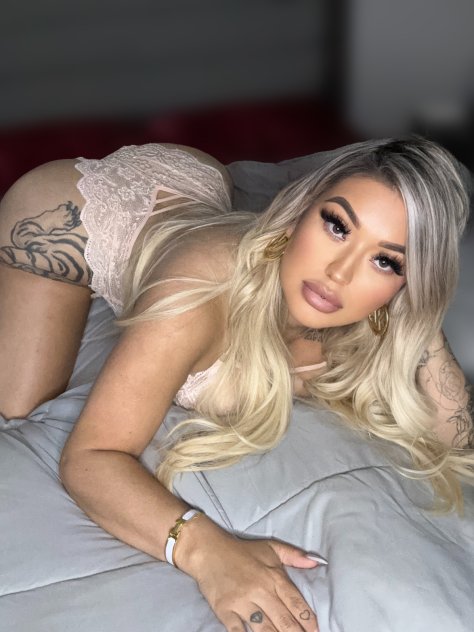 Elite companion. Sensual curvy hispanic
