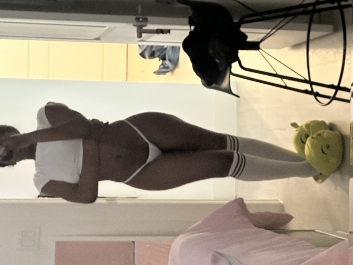 PERFECT SLIM THICKNESS🤤 SUPER JUICY🤤 & READY FOR YOU🥵
